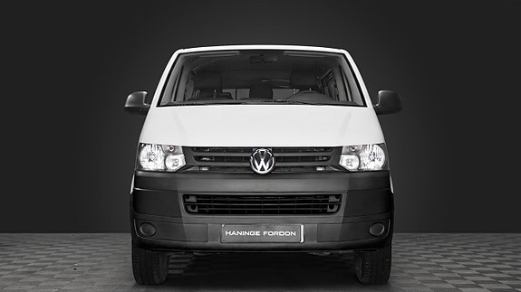 Volkswagen Caravelle 2 of 17