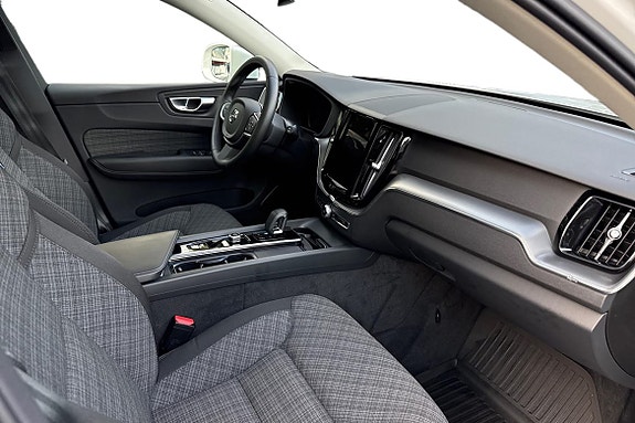Volvo XC60 13 of 30