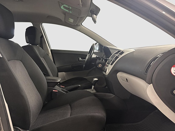 Kia Ceed 4 of 12