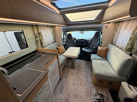 Adria Coral Plus 670 DL (140HK Automat) Långbäddar! UNIK! ALDE! Vinteranpassad! Skyview! Stort garage! 13 of 19