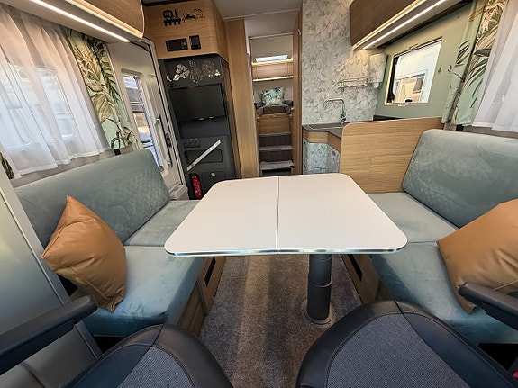 Adria Coral Plus 670 DL (140HK Automat) Långbäddar! UNIK! ALDE! Vinteranpassad! Skyview! Stort garage! 5 of 19