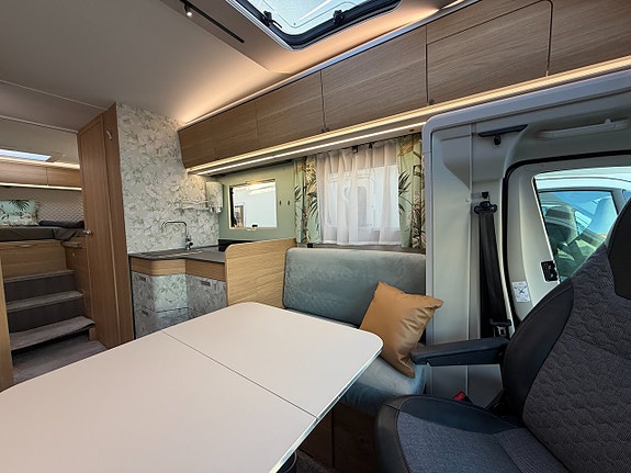Adria Coral Plus 670 DL (140HK Automat) Långbäddar! UNIK! ALDE! Vinteranpassad! Skyview! Stort garage! 6 of 19