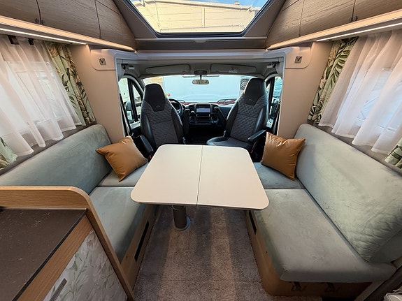 Adria Coral Plus 670 DL (140HK Automat) Långbäddar! UNIK! ALDE! Vinteranpassad! Skyview! Stort garage! 14 of 19