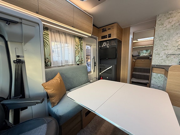 Adria Coral Plus 670 DL (140HK Automat) Långbäddar! UNIK! ALDE! Vinteranpassad! Skyview! Stort garage! 4 of 19