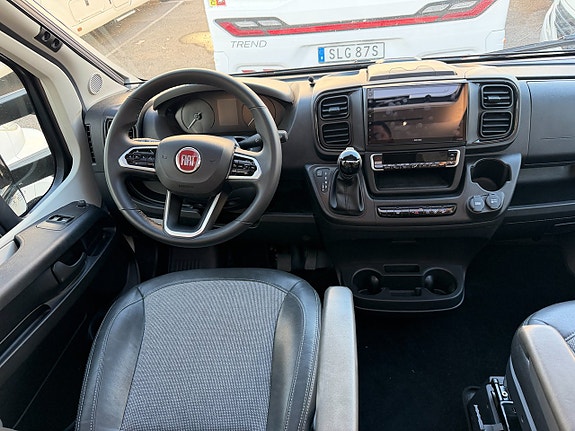 Adria Coral Plus 670 DL (140HK Automat) Långbäddar! UNIK! ALDE! Vinteranpassad! Skyview! Stort garage! 3 of 19