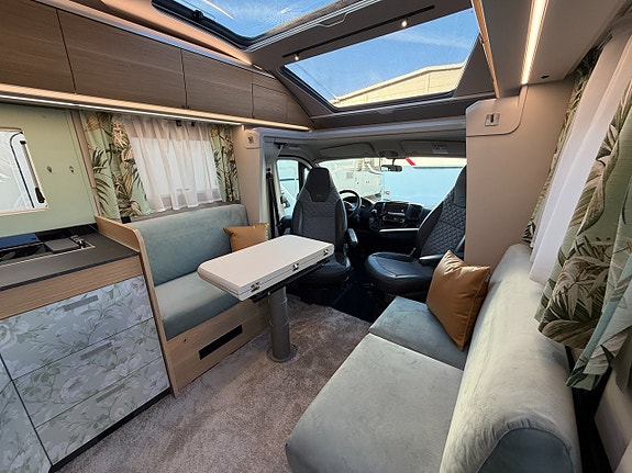 Adria Coral Plus 670 DL (140HK Automat) Långbäddar! UNIK! ALDE! Vinteranpassad! Skyview! Stort garage! 2 of 19