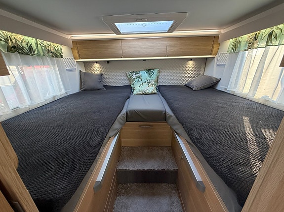 Adria Coral Plus 670 DL (140HK Automat) Långbäddar! UNIK! ALDE! Vinteranpassad! Skyview! Stort garage! 10 of 19