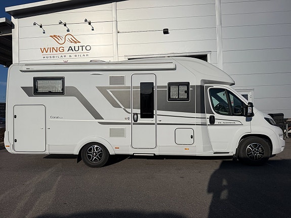 Adria Coral Plus 670 DL (140HK Automat) Långbäddar! UNIK! ALDE! Vinteranpassad! Skyview! Stort garage!