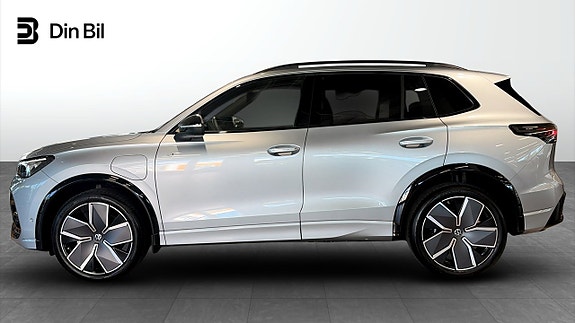 Volkswagen Tiguan 3 of 14