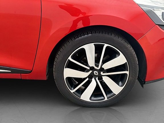 Renault Clio 27 of 29