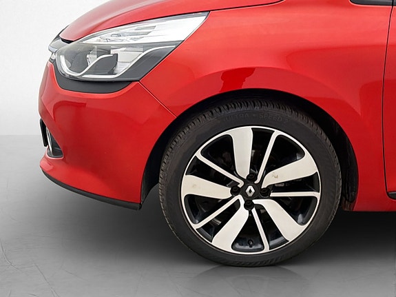 Renault Clio 26 of 29