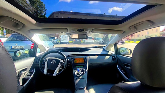 Toyota Prius 8 of 11