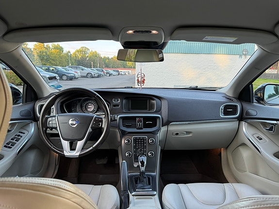 Volvo V40 Cross Country 10 of 15