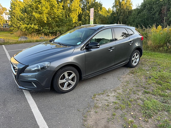 Volvo V40 Cross Country 3 of 15