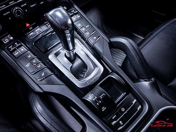 Porsche Cayenne 29 of 30