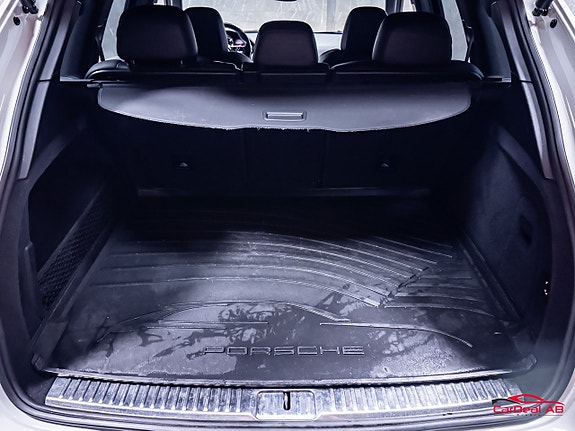 Porsche Cayenne 16 of 30