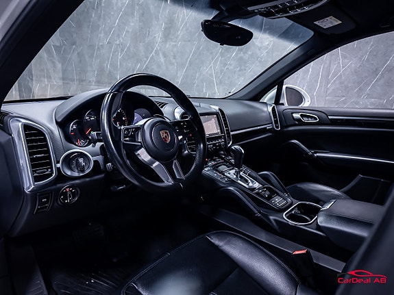 Porsche Cayenne 10 of 30