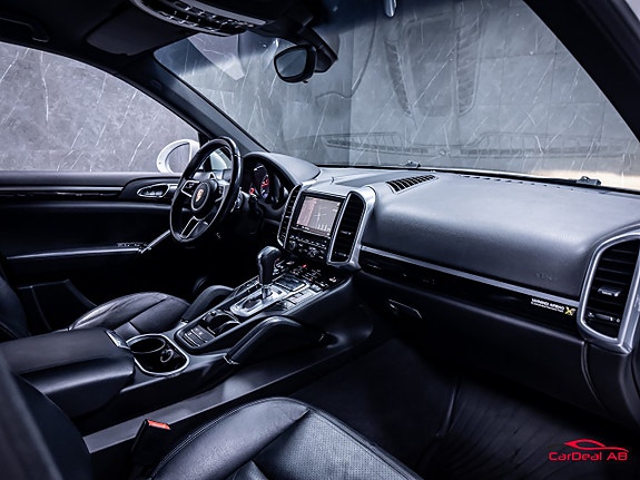 Porsche Cayenne 13 of 30