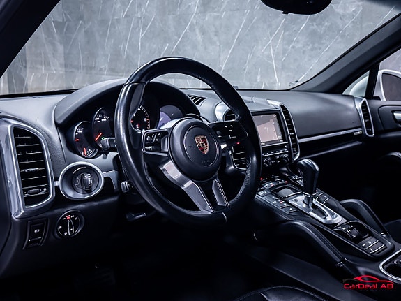 Porsche Cayenne 11 of 30