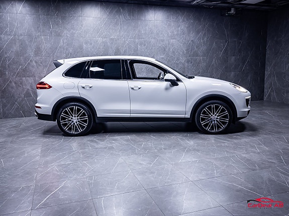 Porsche Cayenne 8 of 30