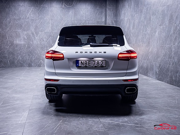Porsche Cayenne 6 of 30