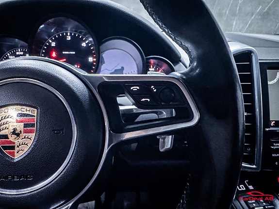 Porsche Cayenne 21 of 30
