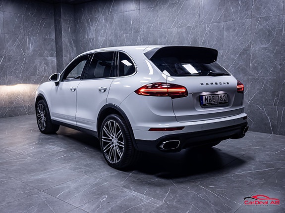 Porsche Cayenne 5 of 30