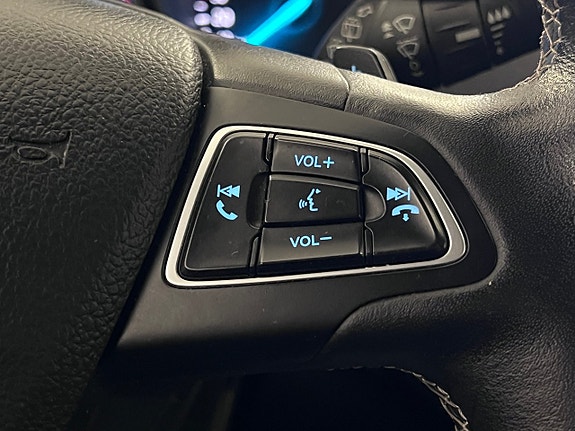 Ford Kuga 23 of 26