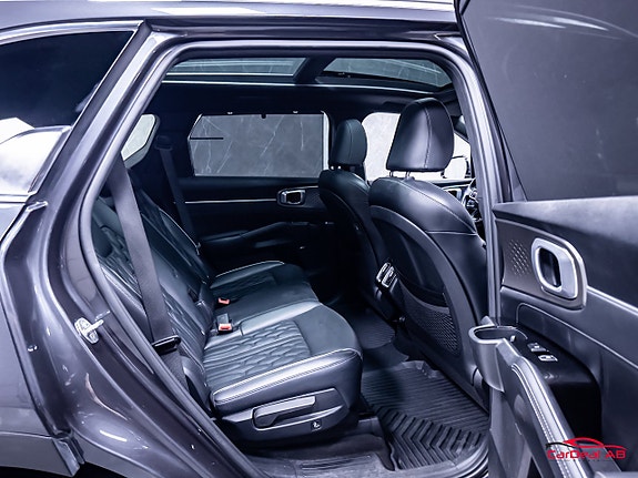 Kia Sorento 16 of 30