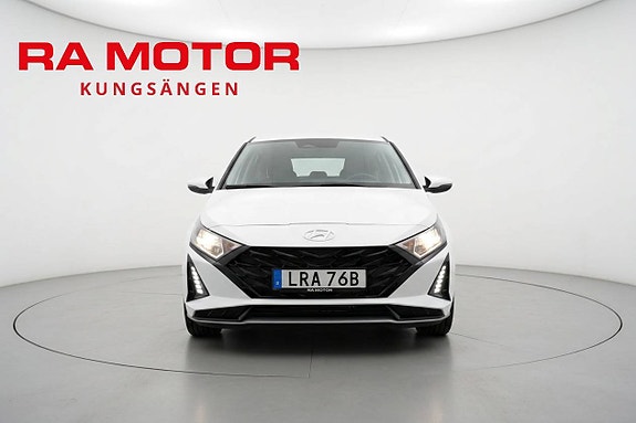 Hyundai i20 2 of 21