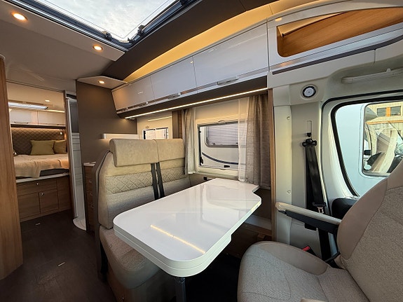 Adria Coral Plus 670 SC (160HK) Queensbed! 5 bältad! ALDE! Vinteranpassad! Värmeväxlare! Stort garage! 6 of 19