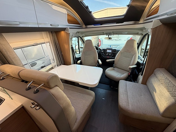 Adria Coral Plus 670 SC (160HK) Queensbed! 5 bältad! ALDE! Vinteranpassad! Värmeväxlare! Stort garage! 14 of 19