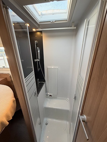 Adria Coral Plus 670 SC (160HK) Queensbed! 5 bältad! ALDE! Vinteranpassad! Värmeväxlare! Stort garage! 12 of 19