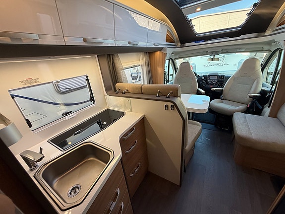 Adria Coral Plus 670 SC (160HK) Queensbed! 5 bältad! ALDE! Vinteranpassad! Värmeväxlare! Stort garage! 13 of 19