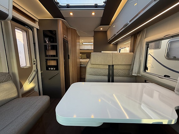 Adria Coral Plus 670 SC (160HK) Queensbed! 5 bältad! ALDE! Vinteranpassad! Värmeväxlare! Stort garage! 5 of 19