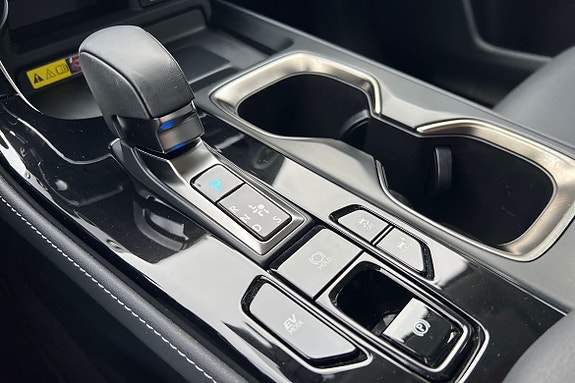 Lexus NX350h 16 of 24