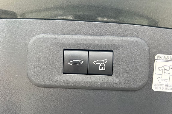 Lexus NX350h 18 of 24