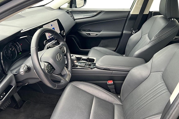 Lexus NX350h 9 of 24