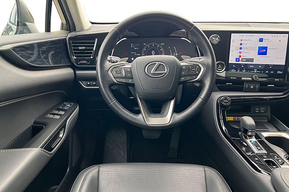 Lexus NX350h 7 of 24