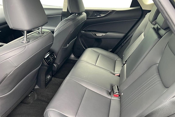 Lexus NX350h 12 of 24