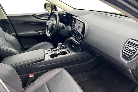 Lexus NX350h 10 of 24