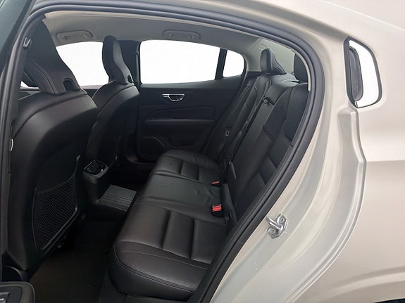 Volvo S60 26 of 30