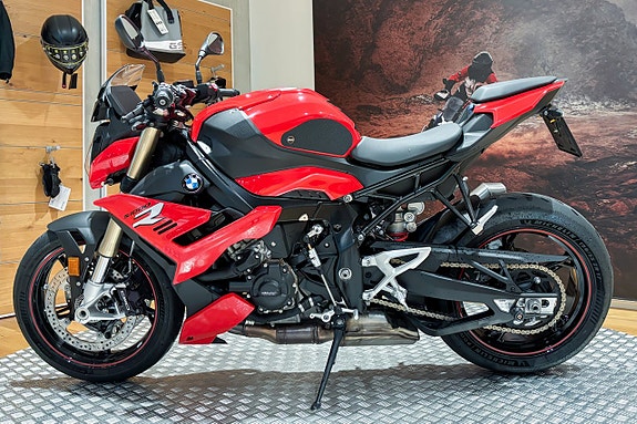 BMW S 1000 R |GP Racing|Nya däck|SE SPEC & BILDER| 2 of 12