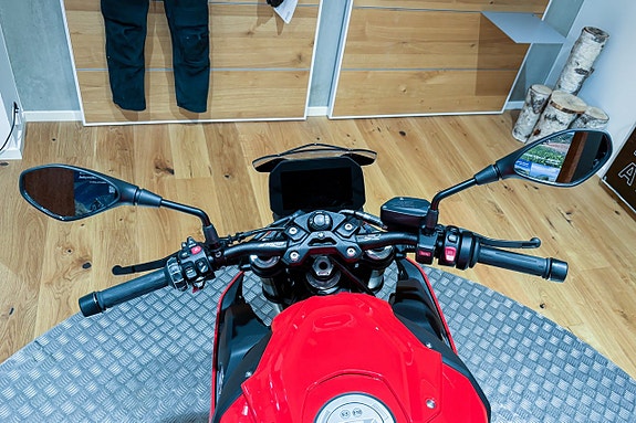 BMW S 1000 R |GP Racing|Nya däck|SE SPEC & BILDER| 10 of 12
