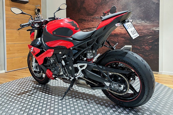BMW S 1000 R |GP Racing|Nya däck|SE SPEC & BILDER| 4 of 12