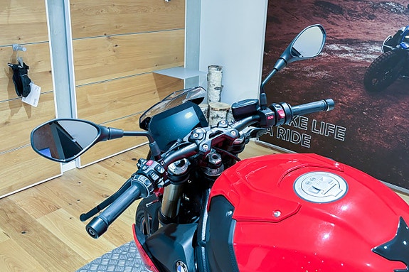 BMW S 1000 R |GP Racing|Nya däck|SE SPEC & BILDER| 9 of 12