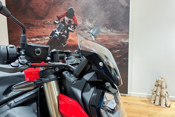 BMW S 1000 R |GP Racing|Nya däck|SE SPEC & BILDER| 8 of 12