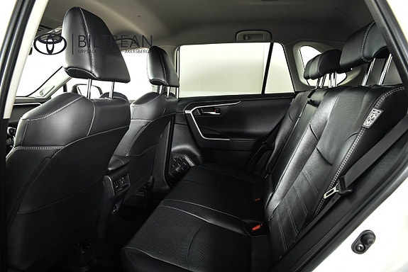Toyota RAV4 7 of 21