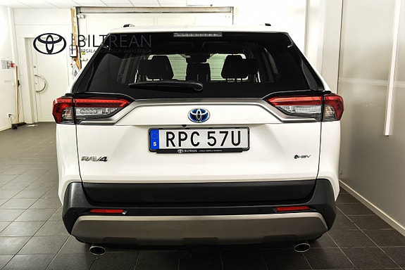 Toyota RAV4 4 of 21