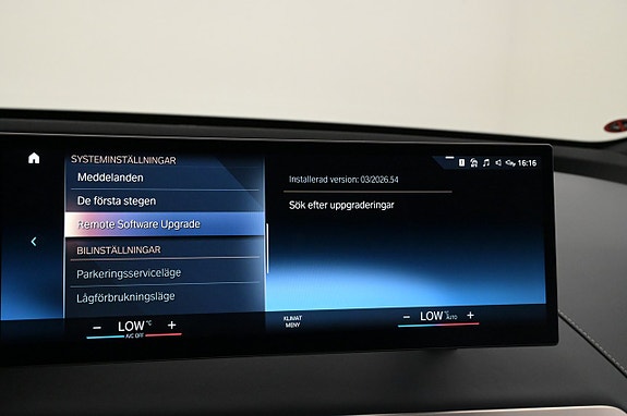 BMW iX 20 of 27